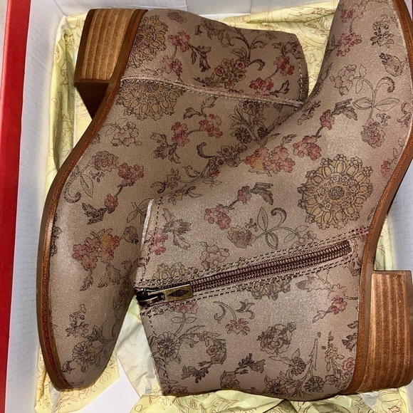 𝅺New! American Rag Floral Taupe Jolene Western Ankle Bootie - Picture 11 of 12